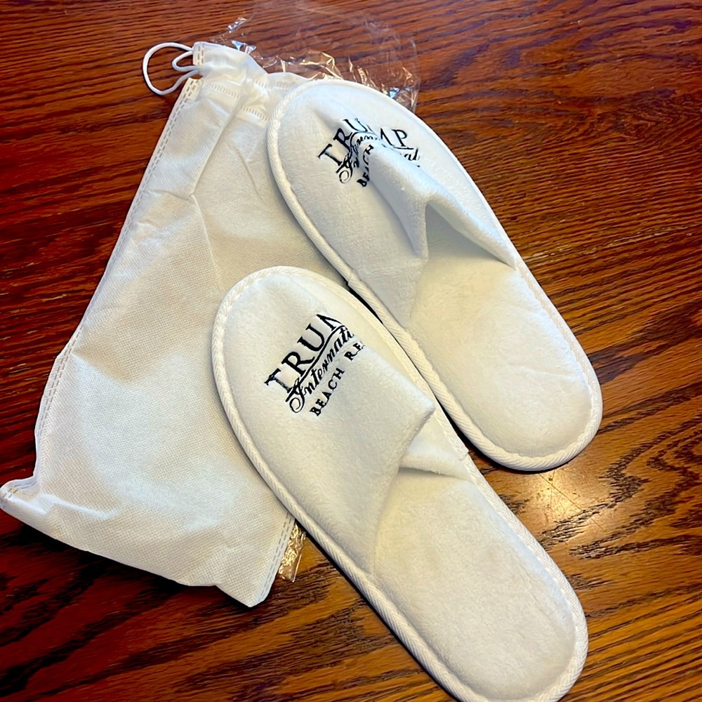 TRUMP International Beach Resort Slippers